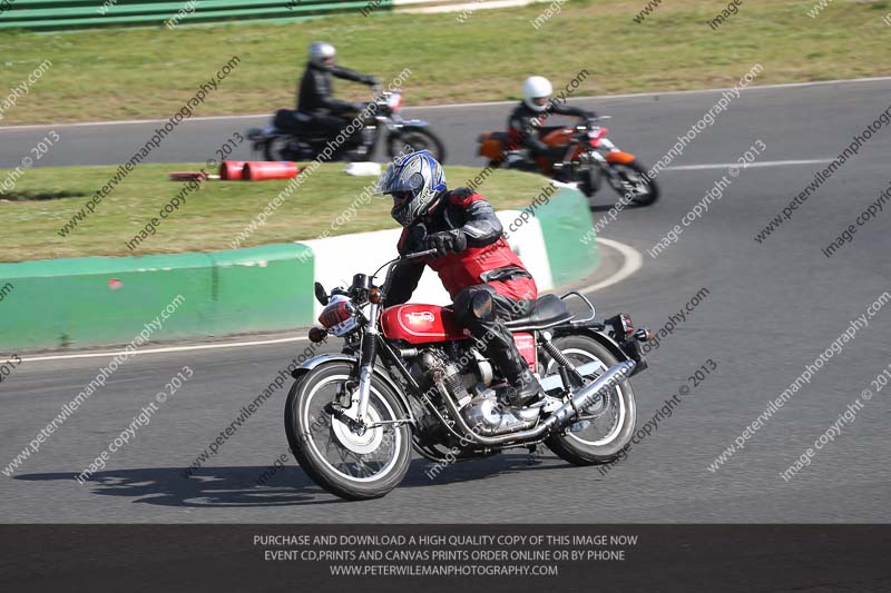 Vintage motorcycle club;eventdigitalimages;mallory park;mallory park trackday photographs;no limits trackdays;peter wileman photography;trackday digital images;trackday photos;vmcc festival 1000 bikes photographs