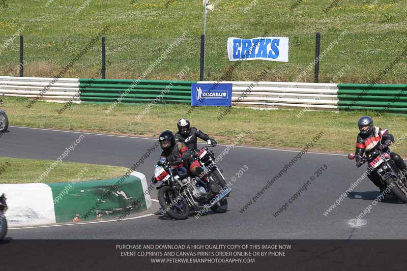 Vintage motorcycle club;eventdigitalimages;mallory park;mallory park trackday photographs;no limits trackdays;peter wileman photography;trackday digital images;trackday photos;vmcc festival 1000 bikes photographs