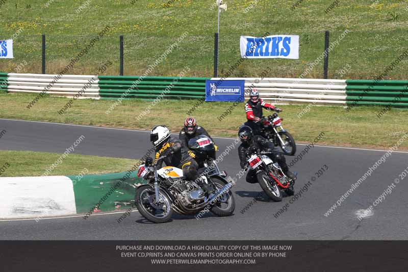 Vintage motorcycle club;eventdigitalimages;mallory park;mallory park trackday photographs;no limits trackdays;peter wileman photography;trackday digital images;trackday photos;vmcc festival 1000 bikes photographs