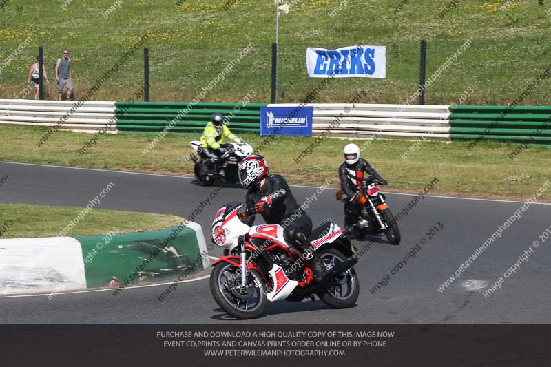 Vintage motorcycle club;eventdigitalimages;mallory park;mallory park trackday photographs;no limits trackdays;peter wileman photography;trackday digital images;trackday photos;vmcc festival 1000 bikes photographs