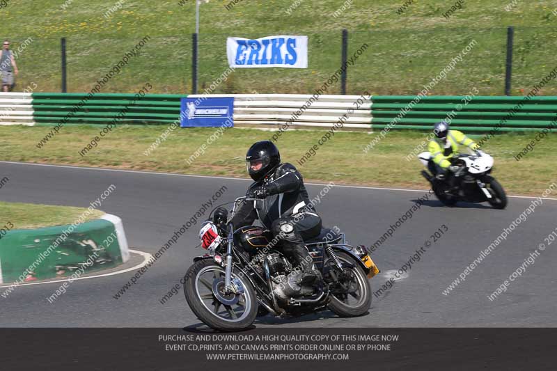 Vintage motorcycle club;eventdigitalimages;mallory park;mallory park trackday photographs;no limits trackdays;peter wileman photography;trackday digital images;trackday photos;vmcc festival 1000 bikes photographs