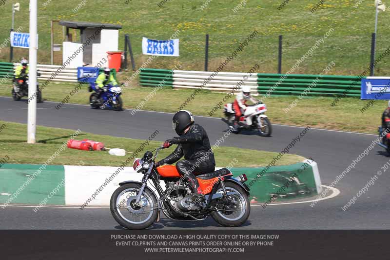 Vintage motorcycle club;eventdigitalimages;mallory park;mallory park trackday photographs;no limits trackdays;peter wileman photography;trackday digital images;trackday photos;vmcc festival 1000 bikes photographs