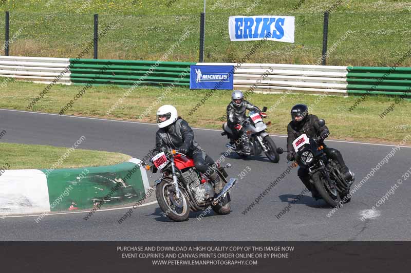 Vintage motorcycle club;eventdigitalimages;mallory park;mallory park trackday photographs;no limits trackdays;peter wileman photography;trackday digital images;trackday photos;vmcc festival 1000 bikes photographs