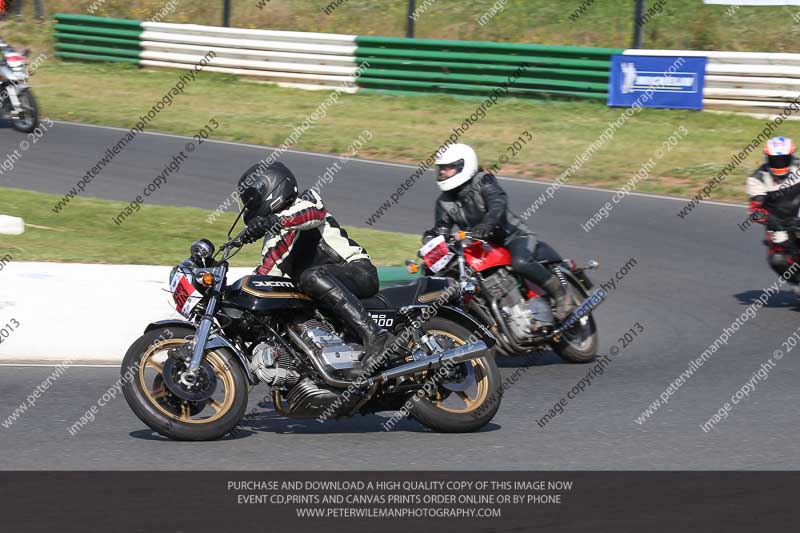 Vintage motorcycle club;eventdigitalimages;mallory park;mallory park trackday photographs;no limits trackdays;peter wileman photography;trackday digital images;trackday photos;vmcc festival 1000 bikes photographs