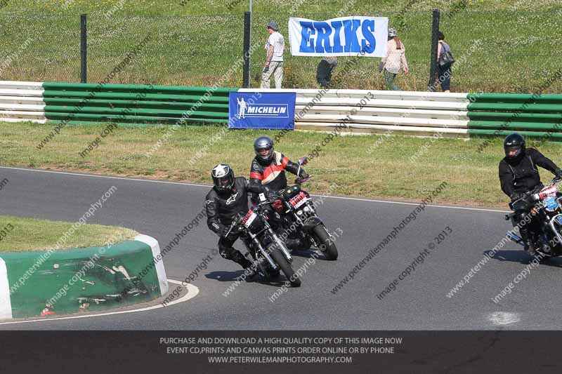 Vintage motorcycle club;eventdigitalimages;mallory park;mallory park trackday photographs;no limits trackdays;peter wileman photography;trackday digital images;trackday photos;vmcc festival 1000 bikes photographs