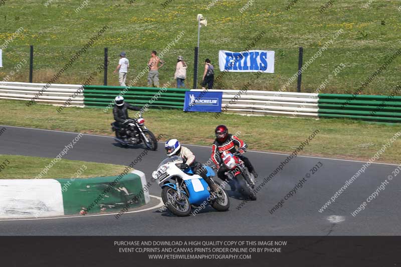 Vintage motorcycle club;eventdigitalimages;mallory park;mallory park trackday photographs;no limits trackdays;peter wileman photography;trackday digital images;trackday photos;vmcc festival 1000 bikes photographs