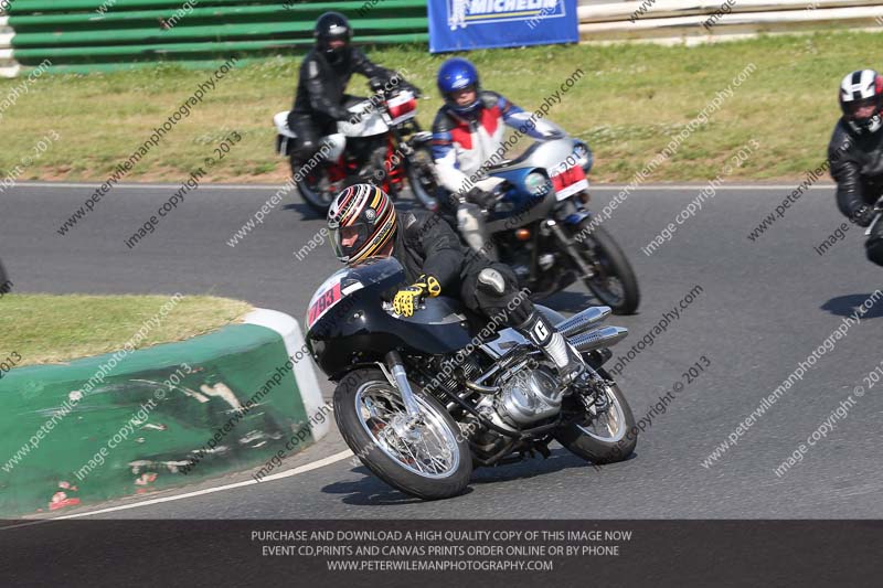 Vintage motorcycle club;eventdigitalimages;mallory park;mallory park trackday photographs;no limits trackdays;peter wileman photography;trackday digital images;trackday photos;vmcc festival 1000 bikes photographs