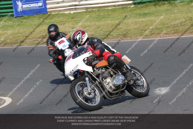 Vintage motorcycle club;eventdigitalimages;mallory park;mallory park trackday photographs;no limits trackdays;peter wileman photography;trackday digital images;trackday photos;vmcc festival 1000 bikes photographs