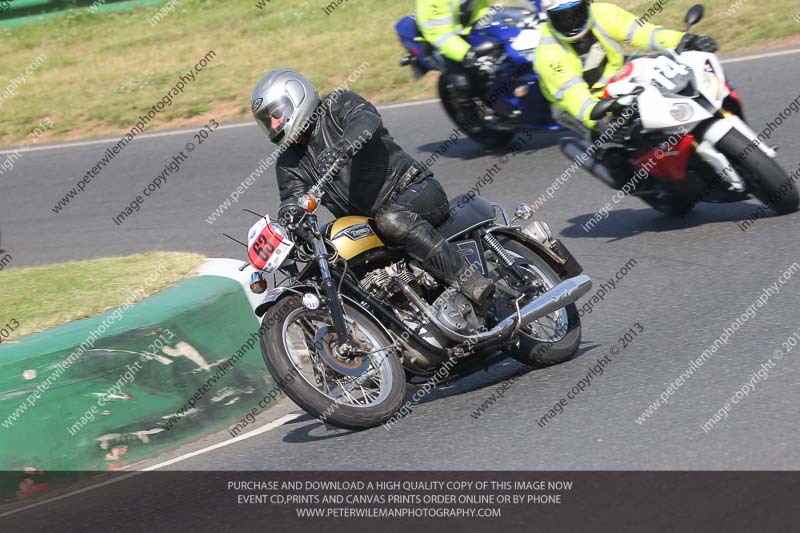 Vintage motorcycle club;eventdigitalimages;mallory park;mallory park trackday photographs;no limits trackdays;peter wileman photography;trackday digital images;trackday photos;vmcc festival 1000 bikes photographs