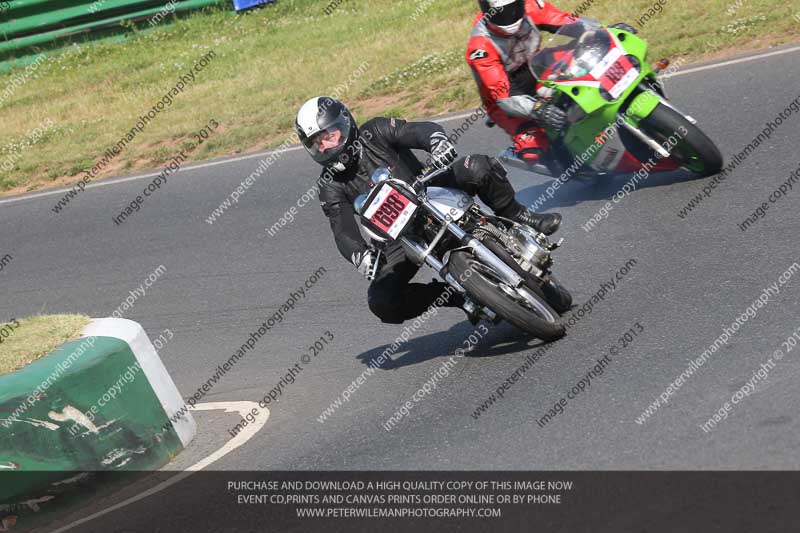 Vintage motorcycle club;eventdigitalimages;mallory park;mallory park trackday photographs;no limits trackdays;peter wileman photography;trackday digital images;trackday photos;vmcc festival 1000 bikes photographs