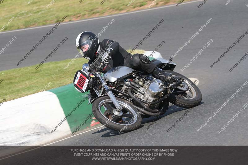 Vintage motorcycle club;eventdigitalimages;mallory park;mallory park trackday photographs;no limits trackdays;peter wileman photography;trackday digital images;trackday photos;vmcc festival 1000 bikes photographs