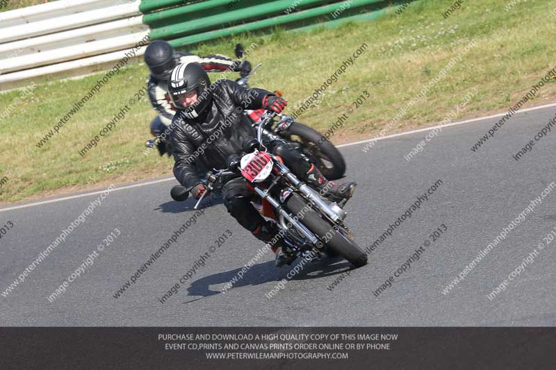 Vintage motorcycle club;eventdigitalimages;mallory park;mallory park trackday photographs;no limits trackdays;peter wileman photography;trackday digital images;trackday photos;vmcc festival 1000 bikes photographs