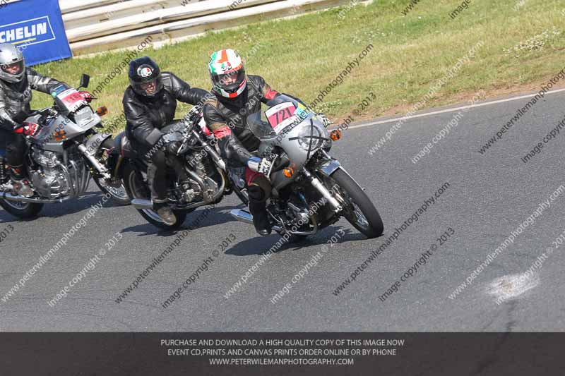 Vintage motorcycle club;eventdigitalimages;mallory park;mallory park trackday photographs;no limits trackdays;peter wileman photography;trackday digital images;trackday photos;vmcc festival 1000 bikes photographs