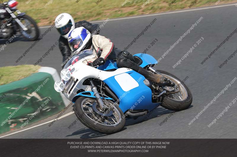 Vintage motorcycle club;eventdigitalimages;mallory park;mallory park trackday photographs;no limits trackdays;peter wileman photography;trackday digital images;trackday photos;vmcc festival 1000 bikes photographs