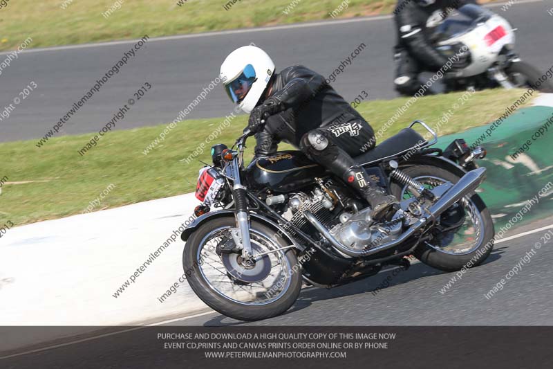 Vintage motorcycle club;eventdigitalimages;mallory park;mallory park trackday photographs;no limits trackdays;peter wileman photography;trackday digital images;trackday photos;vmcc festival 1000 bikes photographs