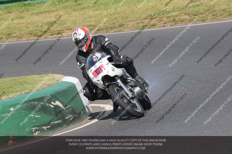 Vintage motorcycle club;eventdigitalimages;mallory park;mallory park trackday photographs;no limits trackdays;peter wileman photography;trackday digital images;trackday photos;vmcc festival 1000 bikes photographs