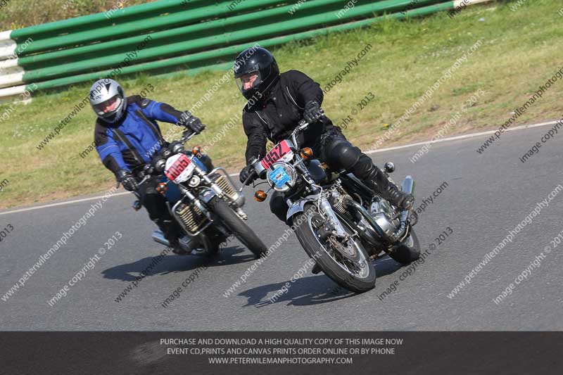 Vintage motorcycle club;eventdigitalimages;mallory park;mallory park trackday photographs;no limits trackdays;peter wileman photography;trackday digital images;trackday photos;vmcc festival 1000 bikes photographs