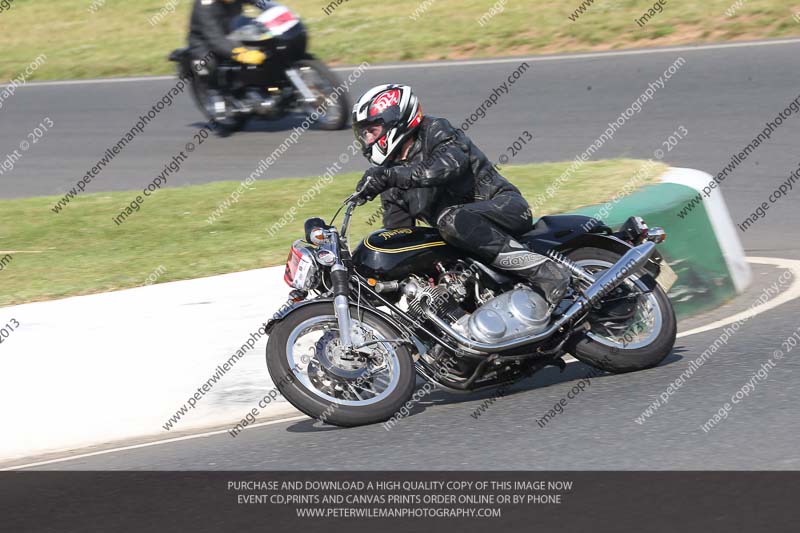 Vintage motorcycle club;eventdigitalimages;mallory park;mallory park trackday photographs;no limits trackdays;peter wileman photography;trackday digital images;trackday photos;vmcc festival 1000 bikes photographs