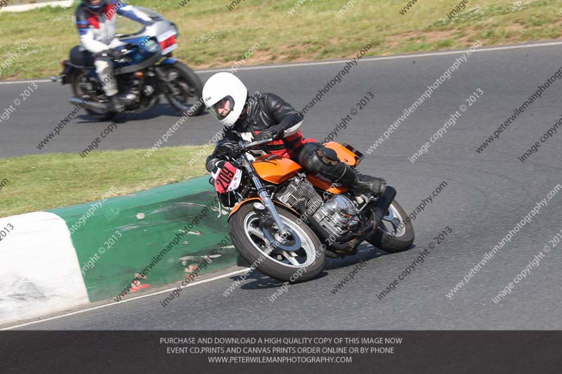 Vintage motorcycle club;eventdigitalimages;mallory park;mallory park trackday photographs;no limits trackdays;peter wileman photography;trackday digital images;trackday photos;vmcc festival 1000 bikes photographs