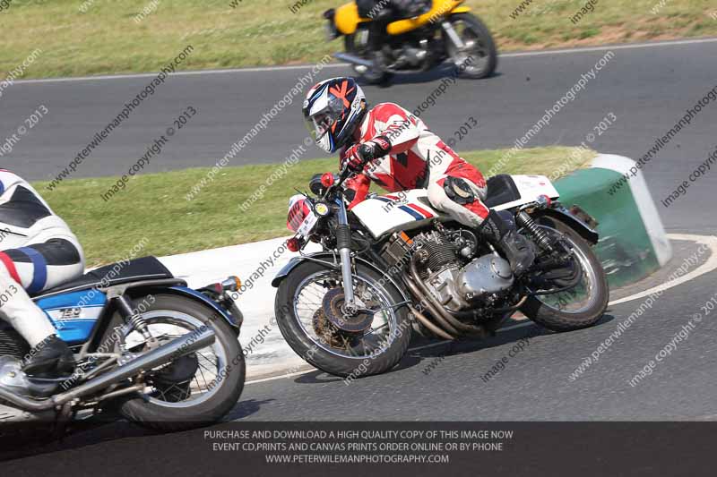 Vintage motorcycle club;eventdigitalimages;mallory park;mallory park trackday photographs;no limits trackdays;peter wileman photography;trackday digital images;trackday photos;vmcc festival 1000 bikes photographs