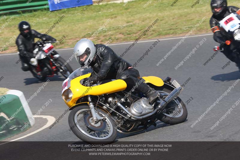 Vintage motorcycle club;eventdigitalimages;mallory park;mallory park trackday photographs;no limits trackdays;peter wileman photography;trackday digital images;trackday photos;vmcc festival 1000 bikes photographs