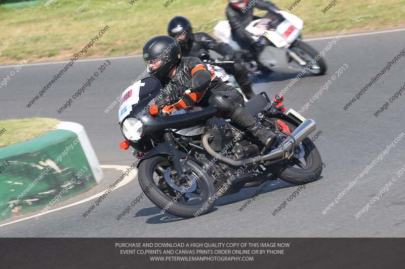 Vintage motorcycle club;eventdigitalimages;mallory park;mallory park trackday photographs;no limits trackdays;peter wileman photography;trackday digital images;trackday photos;vmcc festival 1000 bikes photographs