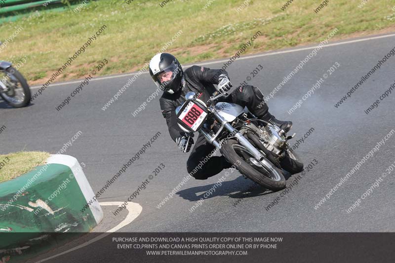 Vintage motorcycle club;eventdigitalimages;mallory park;mallory park trackday photographs;no limits trackdays;peter wileman photography;trackday digital images;trackday photos;vmcc festival 1000 bikes photographs