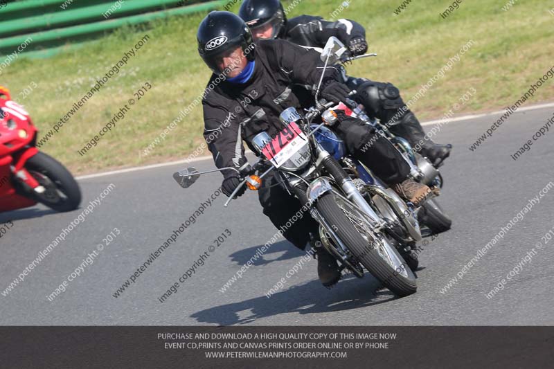 Vintage motorcycle club;eventdigitalimages;mallory park;mallory park trackday photographs;no limits trackdays;peter wileman photography;trackday digital images;trackday photos;vmcc festival 1000 bikes photographs