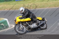 Vintage-motorcycle-club;eventdigitalimages;mallory-park;mallory-park-trackday-photographs;no-limits-trackdays;peter-wileman-photography;trackday-digital-images;trackday-photos;vmcc-festival-1000-bikes-photographs