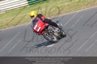 Vintage-motorcycle-club;eventdigitalimages;mallory-park;mallory-park-trackday-photographs;no-limits-trackdays;peter-wileman-photography;trackday-digital-images;trackday-photos;vmcc-festival-1000-bikes-photographs