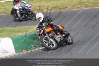 Vintage-motorcycle-club;eventdigitalimages;mallory-park;mallory-park-trackday-photographs;no-limits-trackdays;peter-wileman-photography;trackday-digital-images;trackday-photos;vmcc-festival-1000-bikes-photographs