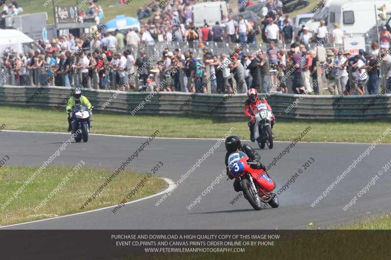 Vintage motorcycle club;eventdigitalimages;mallory park;mallory park trackday photographs;no limits trackdays;peter wileman photography;trackday digital images;trackday photos;vmcc festival 1000 bikes photographs