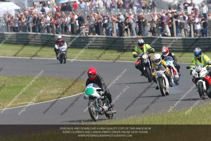 Vintage motorcycle club;eventdigitalimages;mallory park;mallory park trackday photographs;no limits trackdays;peter wileman photography;trackday digital images;trackday photos;vmcc festival 1000 bikes photographs