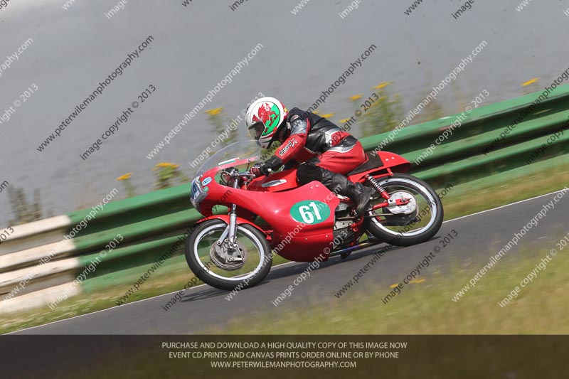 Vintage motorcycle club;eventdigitalimages;mallory park;mallory park trackday photographs;no limits trackdays;peter wileman photography;trackday digital images;trackday photos;vmcc festival 1000 bikes photographs