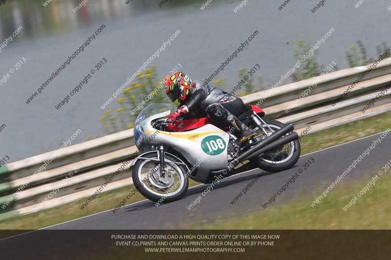 Vintage motorcycle club;eventdigitalimages;mallory park;mallory park trackday photographs;no limits trackdays;peter wileman photography;trackday digital images;trackday photos;vmcc festival 1000 bikes photographs