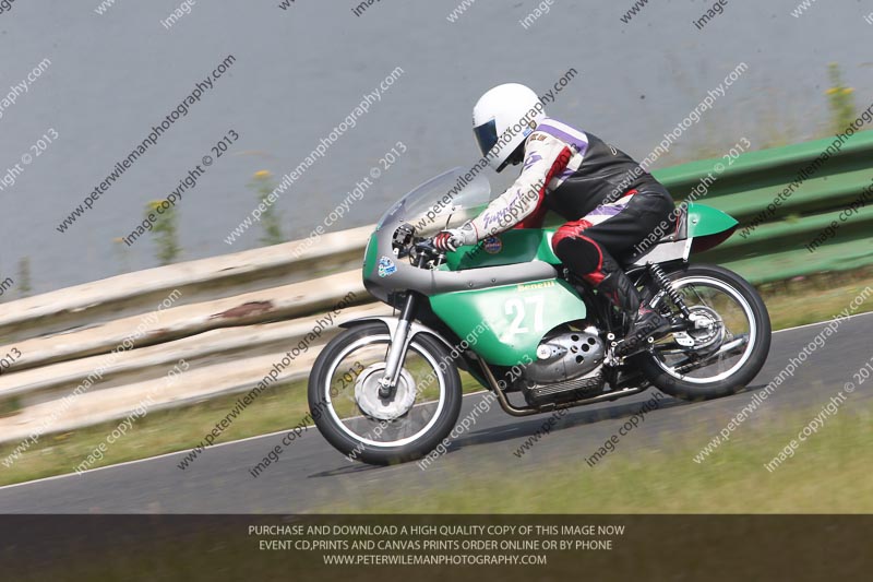 Vintage motorcycle club;eventdigitalimages;mallory park;mallory park trackday photographs;no limits trackdays;peter wileman photography;trackday digital images;trackday photos;vmcc festival 1000 bikes photographs