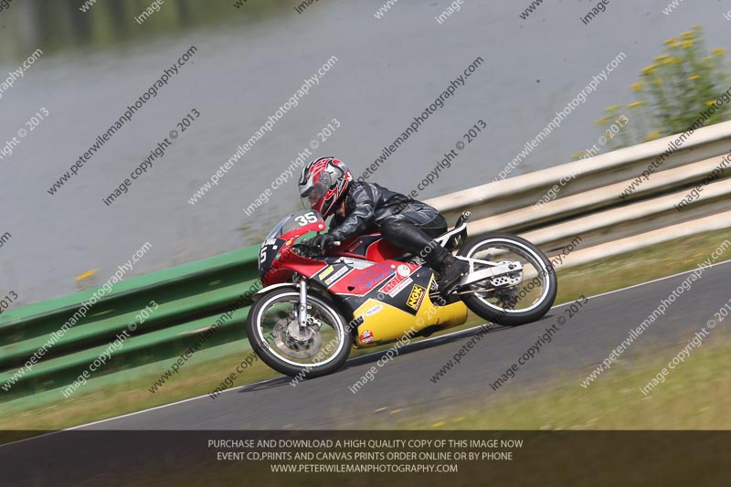 Vintage motorcycle club;eventdigitalimages;mallory park;mallory park trackday photographs;no limits trackdays;peter wileman photography;trackday digital images;trackday photos;vmcc festival 1000 bikes photographs