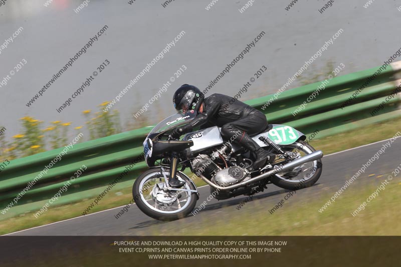 Vintage motorcycle club;eventdigitalimages;mallory park;mallory park trackday photographs;no limits trackdays;peter wileman photography;trackday digital images;trackday photos;vmcc festival 1000 bikes photographs