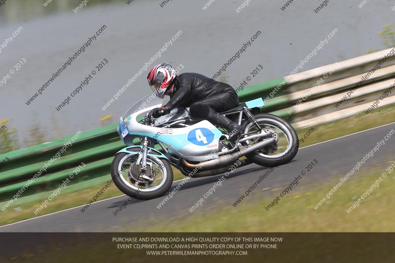 Vintage motorcycle club;eventdigitalimages;mallory park;mallory park trackday photographs;no limits trackdays;peter wileman photography;trackday digital images;trackday photos;vmcc festival 1000 bikes photographs