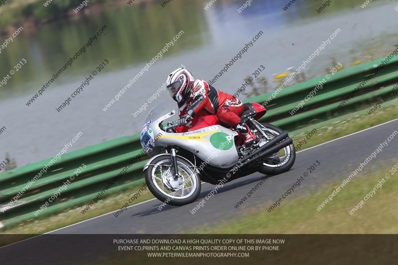 Vintage motorcycle club;eventdigitalimages;mallory park;mallory park trackday photographs;no limits trackdays;peter wileman photography;trackday digital images;trackday photos;vmcc festival 1000 bikes photographs