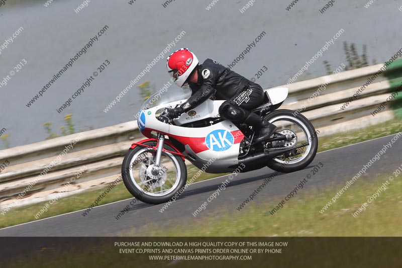 Vintage motorcycle club;eventdigitalimages;mallory park;mallory park trackday photographs;no limits trackdays;peter wileman photography;trackday digital images;trackday photos;vmcc festival 1000 bikes photographs