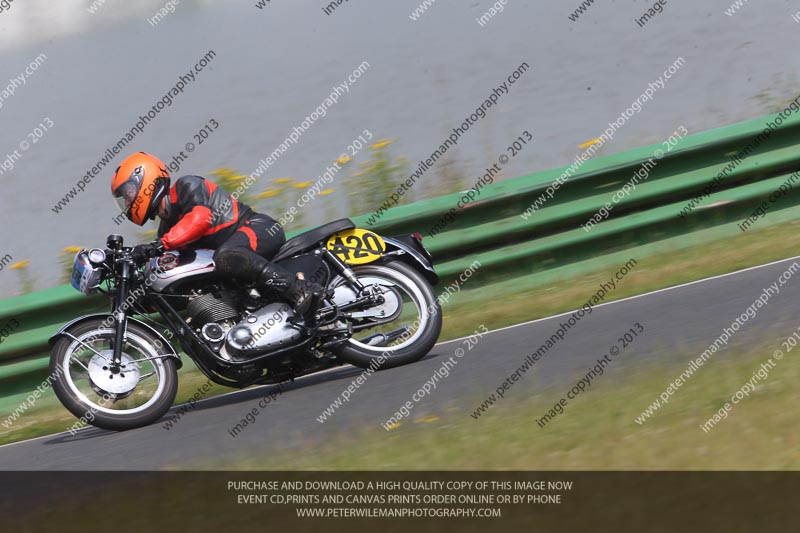 Vintage motorcycle club;eventdigitalimages;mallory park;mallory park trackday photographs;no limits trackdays;peter wileman photography;trackday digital images;trackday photos;vmcc festival 1000 bikes photographs