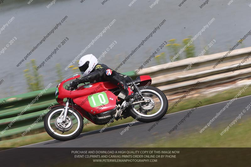 Vintage motorcycle club;eventdigitalimages;mallory park;mallory park trackday photographs;no limits trackdays;peter wileman photography;trackday digital images;trackday photos;vmcc festival 1000 bikes photographs