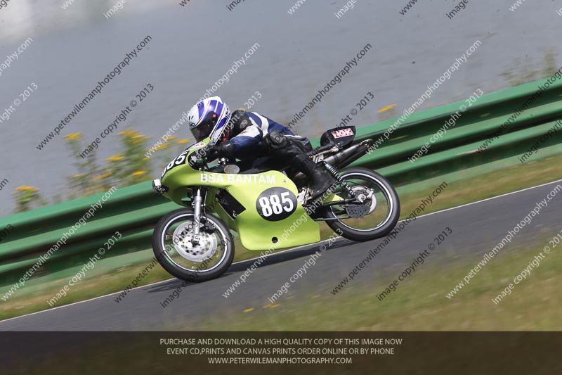 Vintage motorcycle club;eventdigitalimages;mallory park;mallory park trackday photographs;no limits trackdays;peter wileman photography;trackday digital images;trackday photos;vmcc festival 1000 bikes photographs