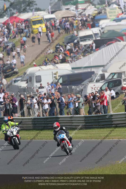 Vintage motorcycle club;eventdigitalimages;mallory park;mallory park trackday photographs;no limits trackdays;peter wileman photography;trackday digital images;trackday photos;vmcc festival 1000 bikes photographs