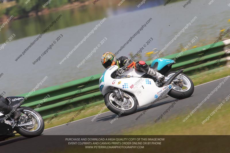 Vintage motorcycle club;eventdigitalimages;mallory park;mallory park trackday photographs;no limits trackdays;peter wileman photography;trackday digital images;trackday photos;vmcc festival 1000 bikes photographs