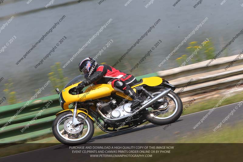 Vintage motorcycle club;eventdigitalimages;mallory park;mallory park trackday photographs;no limits trackdays;peter wileman photography;trackday digital images;trackday photos;vmcc festival 1000 bikes photographs