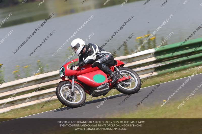 Vintage motorcycle club;eventdigitalimages;mallory park;mallory park trackday photographs;no limits trackdays;peter wileman photography;trackday digital images;trackday photos;vmcc festival 1000 bikes photographs