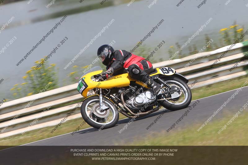 Vintage motorcycle club;eventdigitalimages;mallory park;mallory park trackday photographs;no limits trackdays;peter wileman photography;trackday digital images;trackday photos;vmcc festival 1000 bikes photographs