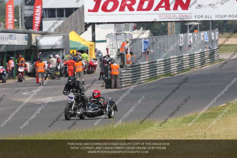 Vintage motorcycle club;eventdigitalimages;mallory park;mallory park trackday photographs;no limits trackdays;peter wileman photography;trackday digital images;trackday photos;vmcc festival 1000 bikes photographs